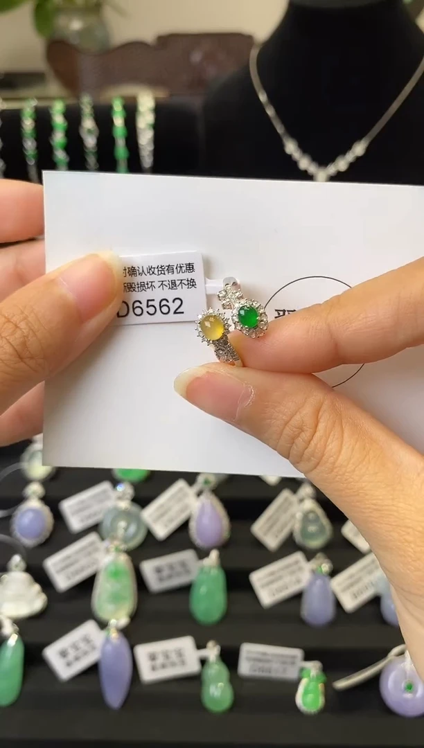 18K金镶嵌戒指翡翠D6562 戒指 含运营费