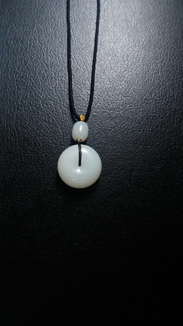 颈饰未镶嵌和田玉平安扣