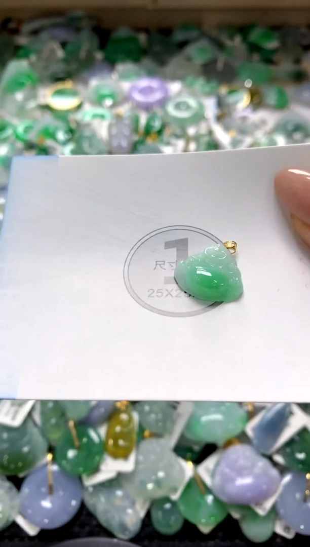 颈饰18K金镶嵌翡翠1111111111111111