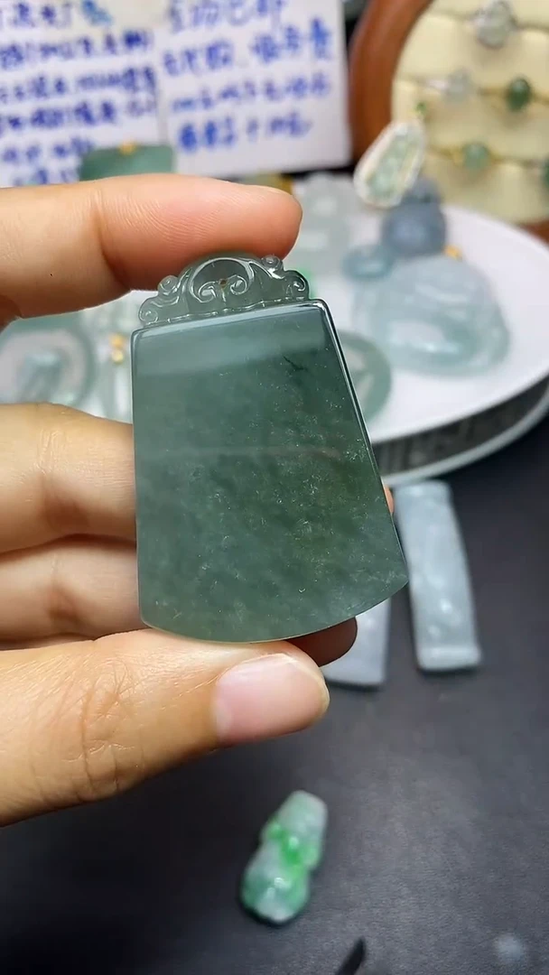 颈饰未镶嵌翡翠吊坠