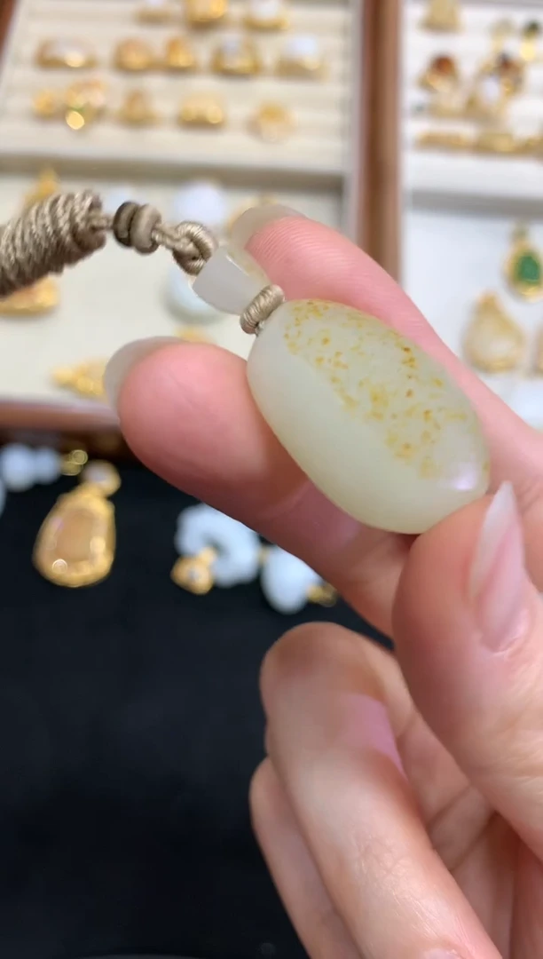 【闪购商品】和田玉吊坠(不含链)18K金镶嵌W190|13800