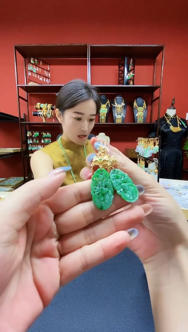 颈饰未镶嵌翡翠翡翠耳饰