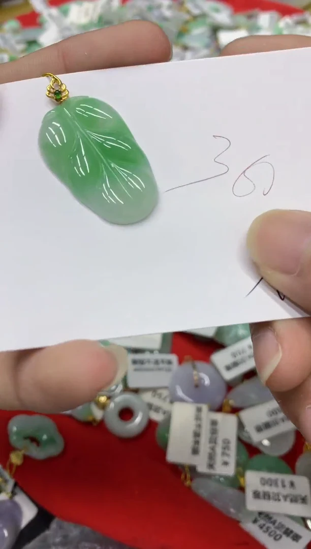 翡翠18K金镶嵌颈饰翡翠