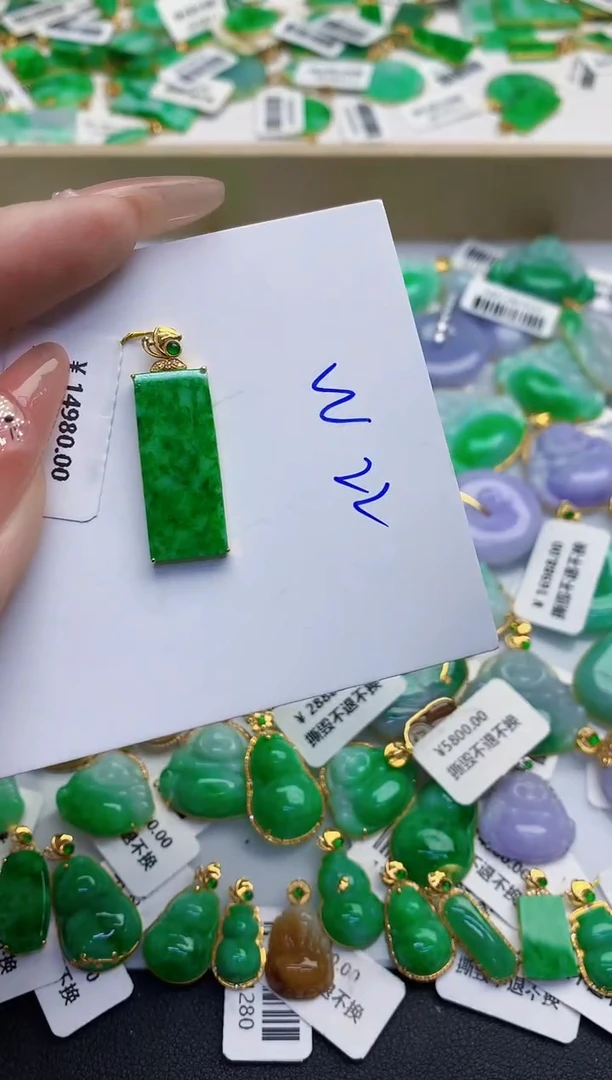 颈饰18K金镶嵌翡翠缅甸天然翡翠A货