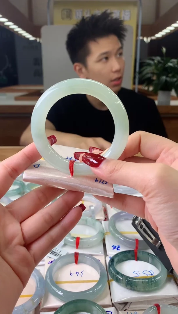 未镶嵌手镯翡翠5657 浅绿圆条 17