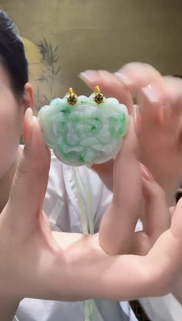 翡翠未镶嵌颈饰吊坠