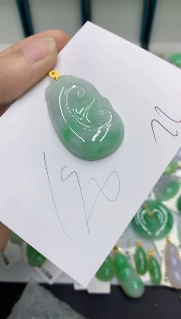 翡翠18K金镶嵌颈饰翡翠