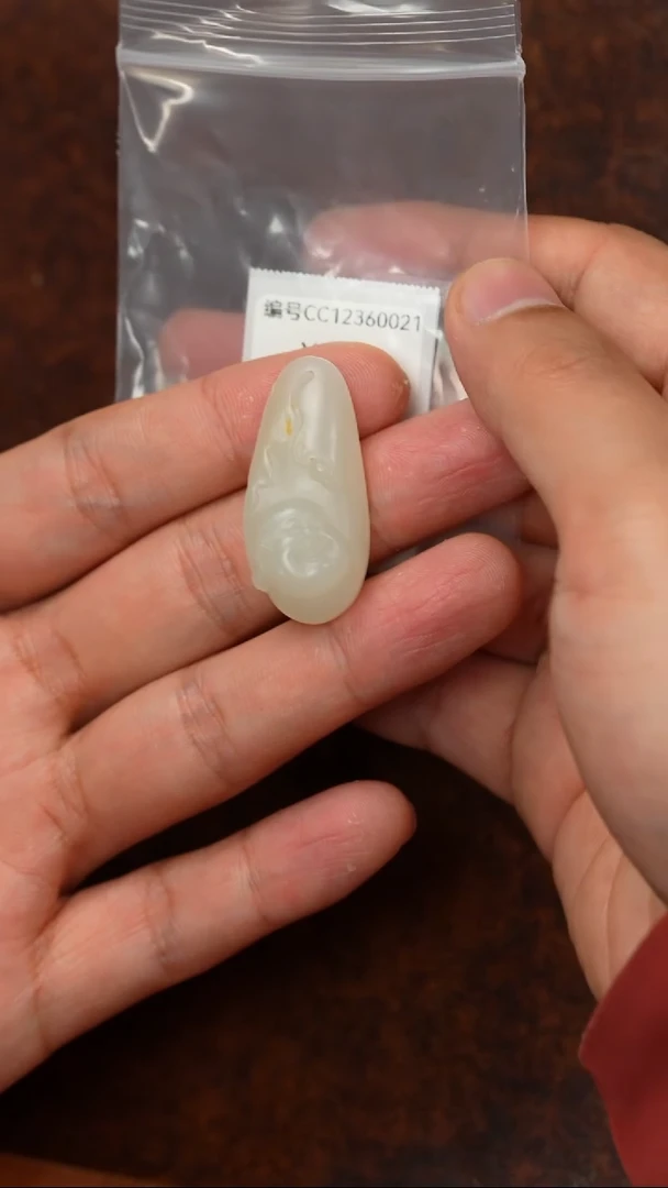 颈饰未镶嵌和田玉吊坠 CC