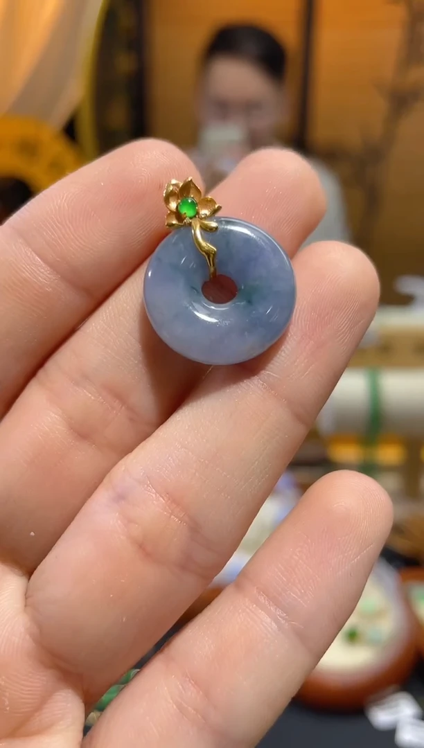 翡翠18K金镶嵌颈饰甜甜圈