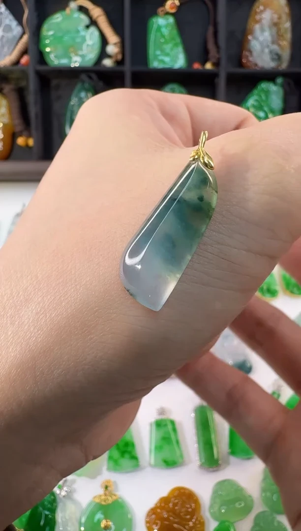 颈饰18K金镶嵌翡翠缅甸A货翡翠