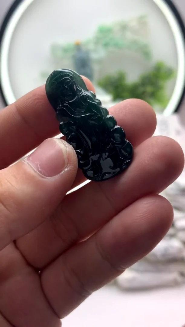 翡翠未镶嵌颈饰观音【品质一般介意慎拍】