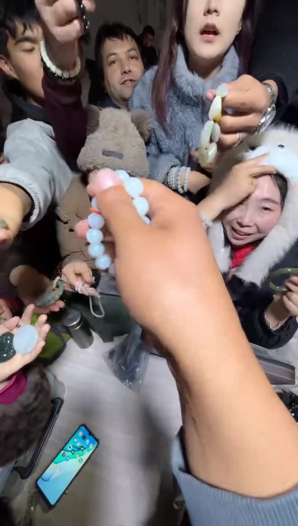 未镶嵌和田玉（糖玉）挂件和田玉