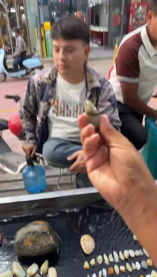 未镶嵌和田玉（糖玉）挂件和田玉