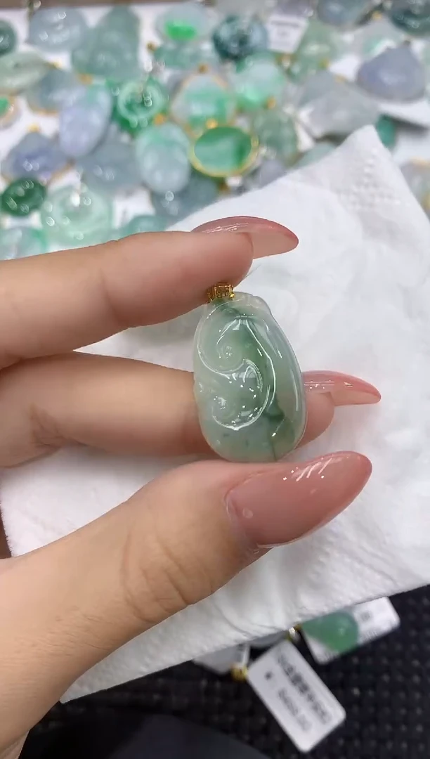 颈饰18K金镶嵌翡翠111111111111