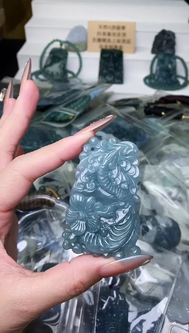 颈饰未镶嵌翡翠