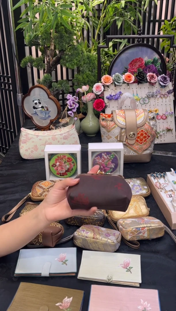 织绣?***?非遗苏绣手工饰品