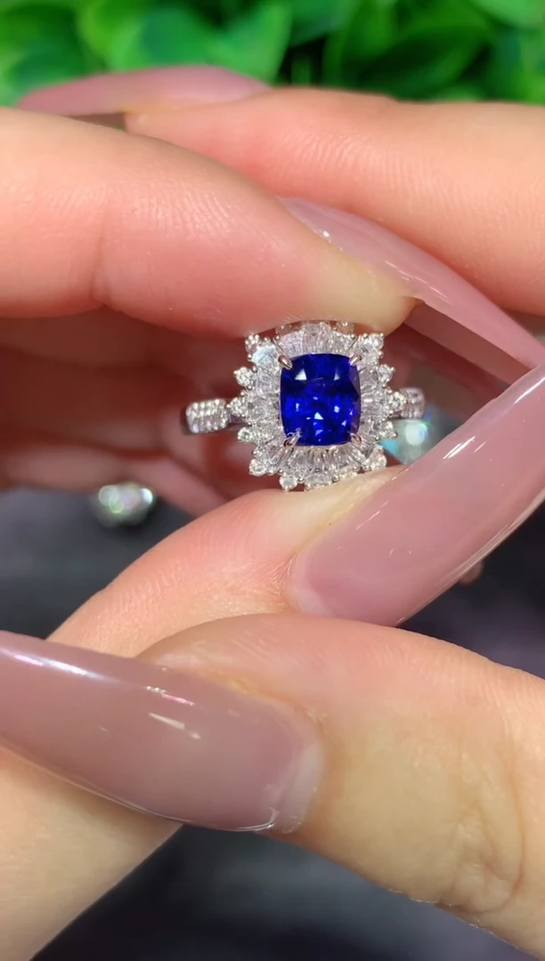 戒指蓝宝石18K金镶嵌2.03ct