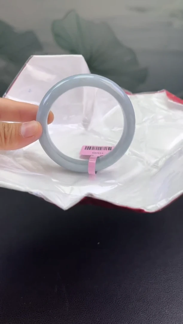 翡翠手镯未镶嵌翡翠手镯