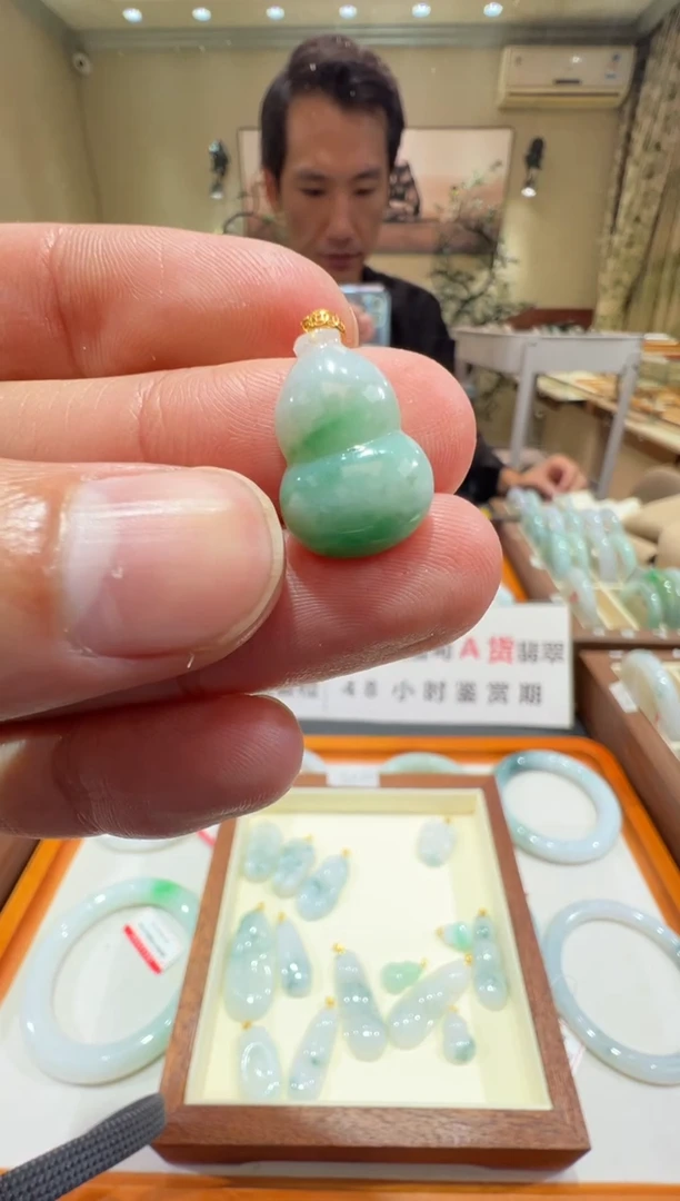 颈饰未镶嵌翡翠-纯天然缅甸A货翡翠带色葫芦吊坠-