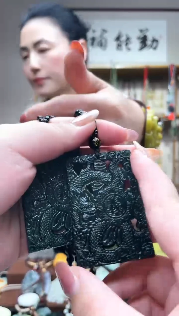 未镶嵌岫玉吊坠··