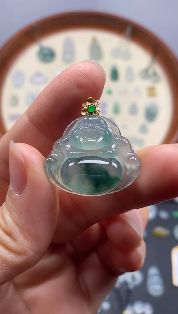 颈饰18K金镶嵌翡翠冰飘緑佛公/芬