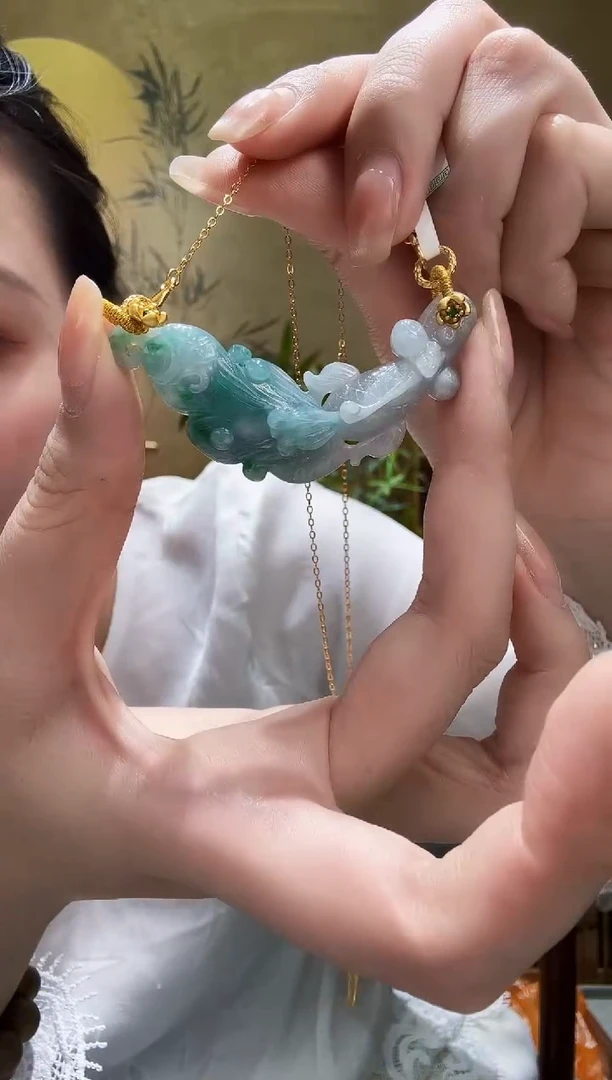 颈饰未镶嵌翡翠吊坠