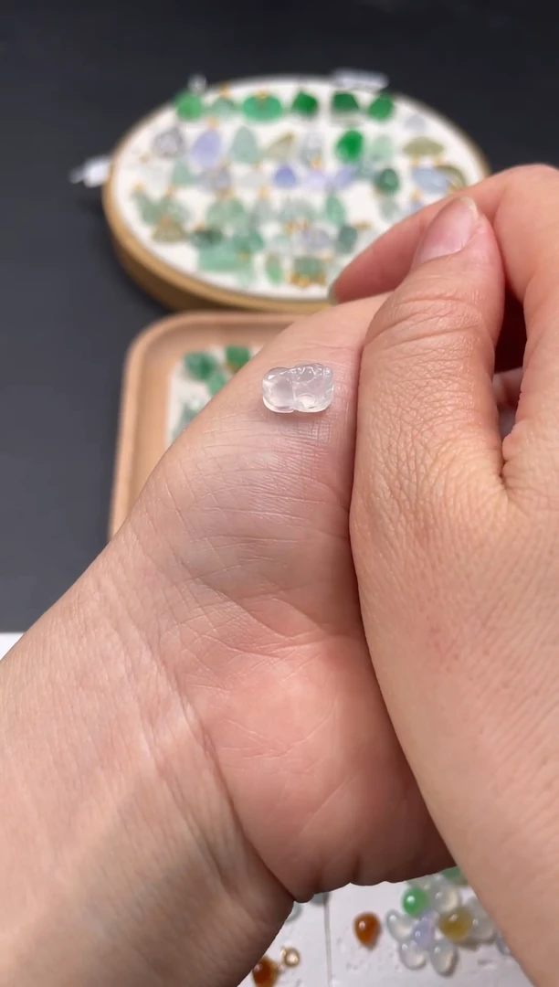 吊坠(不含链)18K金镶嵌翡翠一个JK483