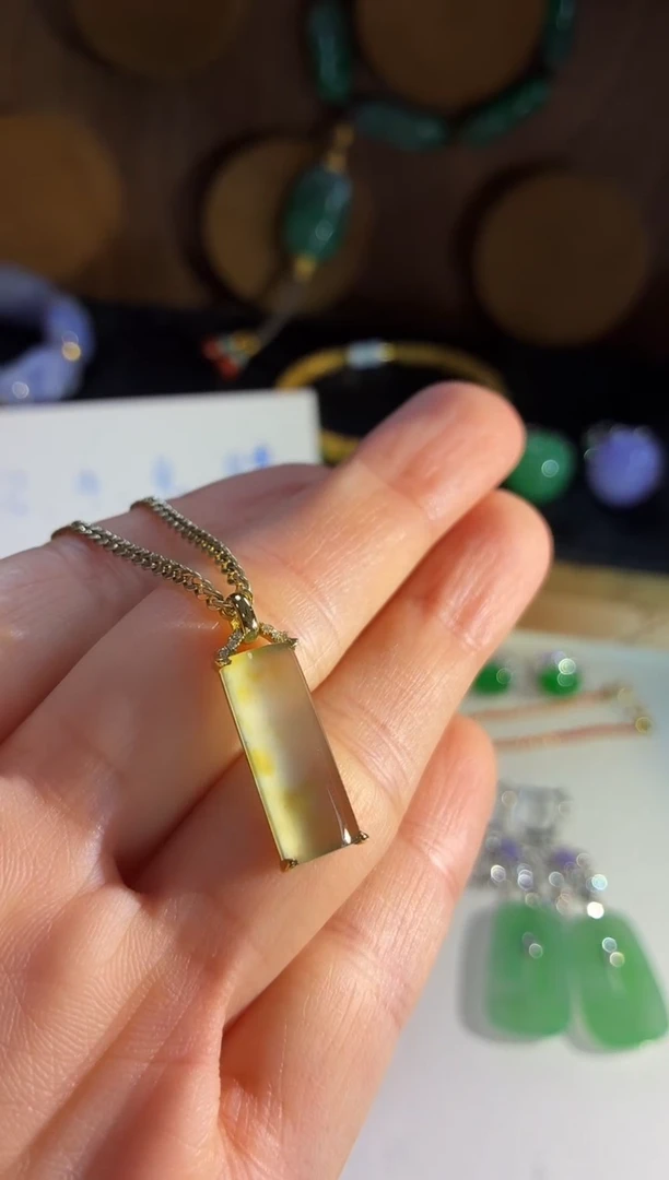 吊坠(不含链)18K金镶嵌翡翠吊坠