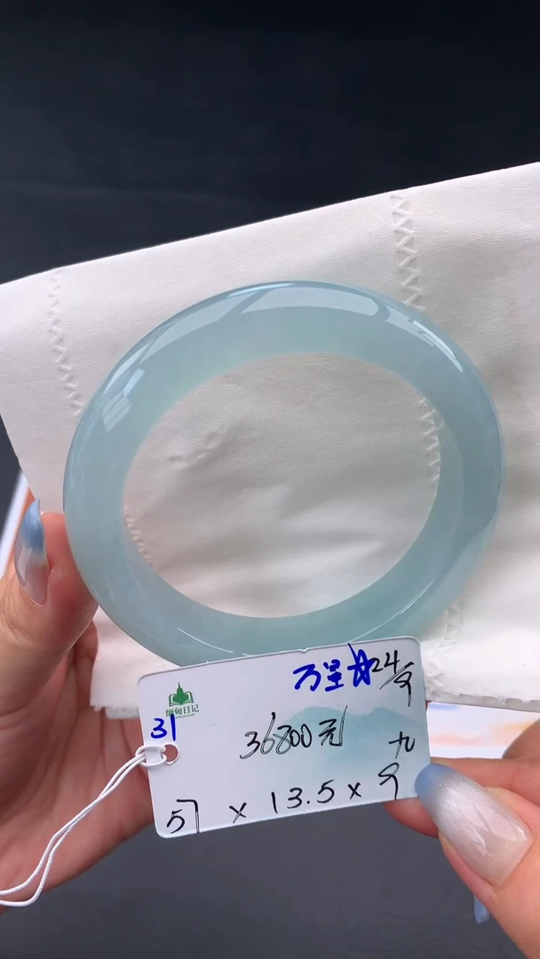 未镶嵌手镯翡翠自带#送人#，联系客服核对地址~