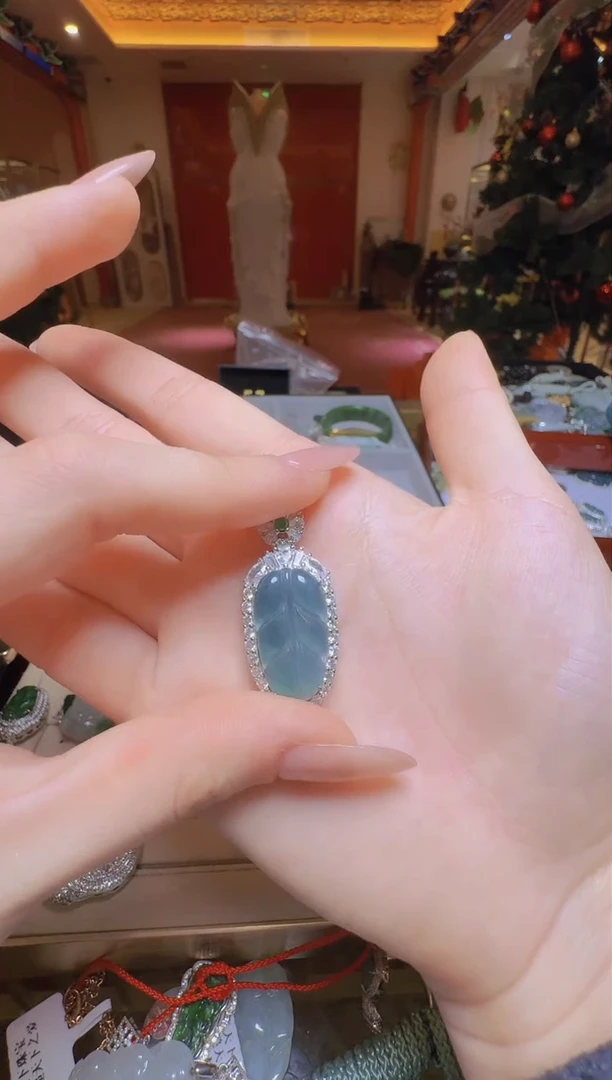 【闪购商品】翡翠吊坠(不含链)未镶嵌翡翠