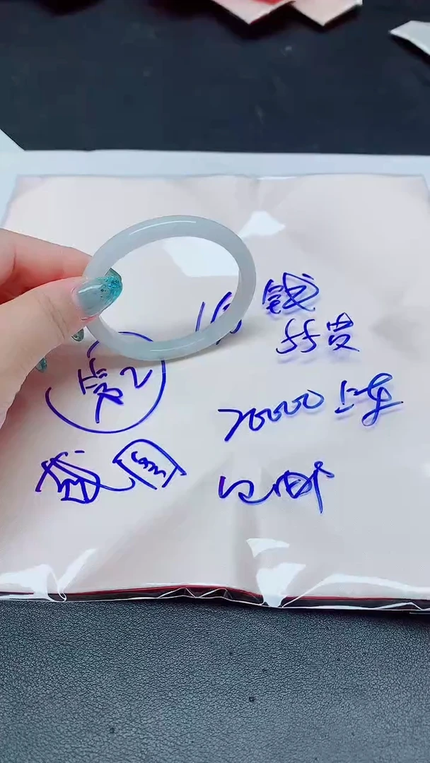翡翠手镯未镶嵌?***心56贵/00000000