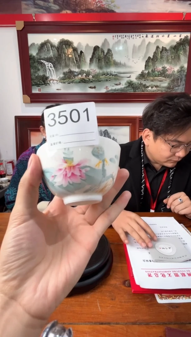 【闪购商品】摆件景德镇陶瓷粉彩压手杯3501