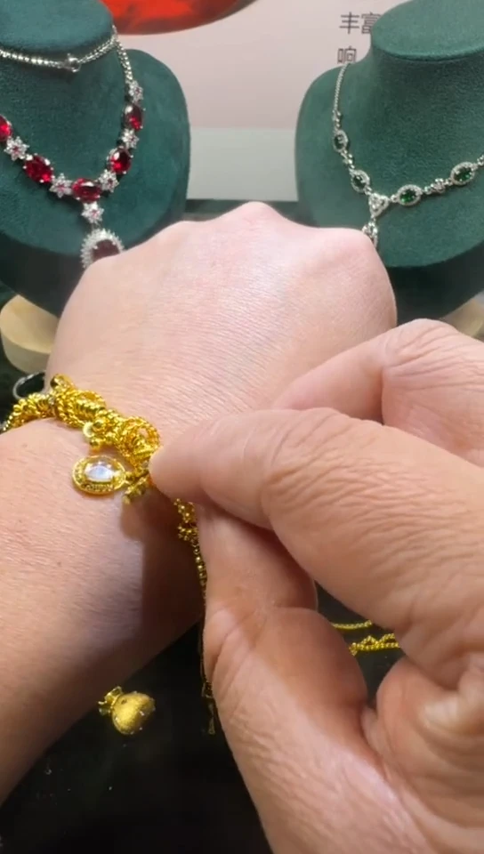 18K金镶嵌手链钻石1