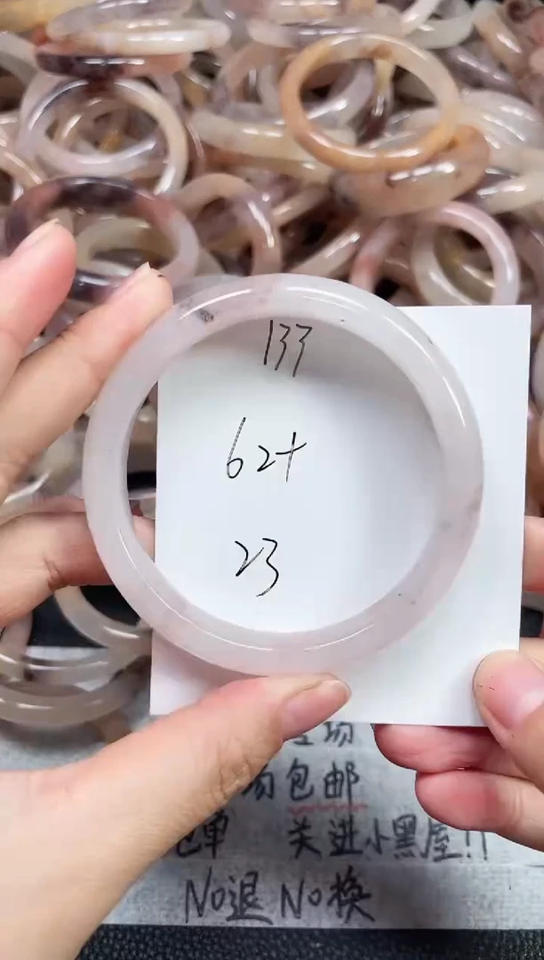 未镶嵌手镯石英质玉133