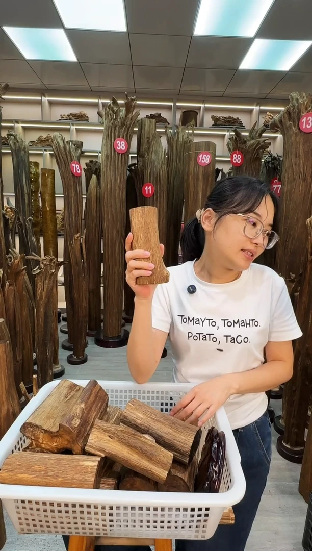 沉香碎屑沉香原料摆件工艺品一百以上带底座沉香