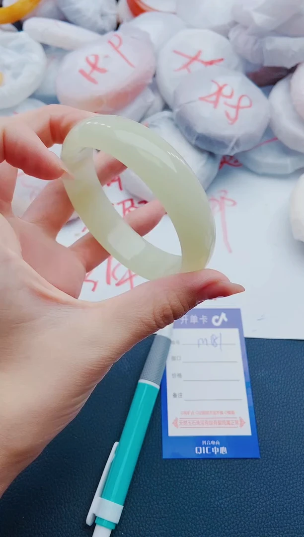 石英质玉手镯未镶嵌M181-64-63