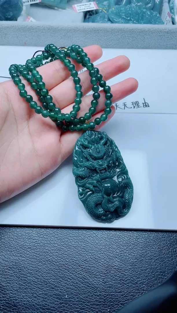 颈饰未镶嵌翡翠    一套