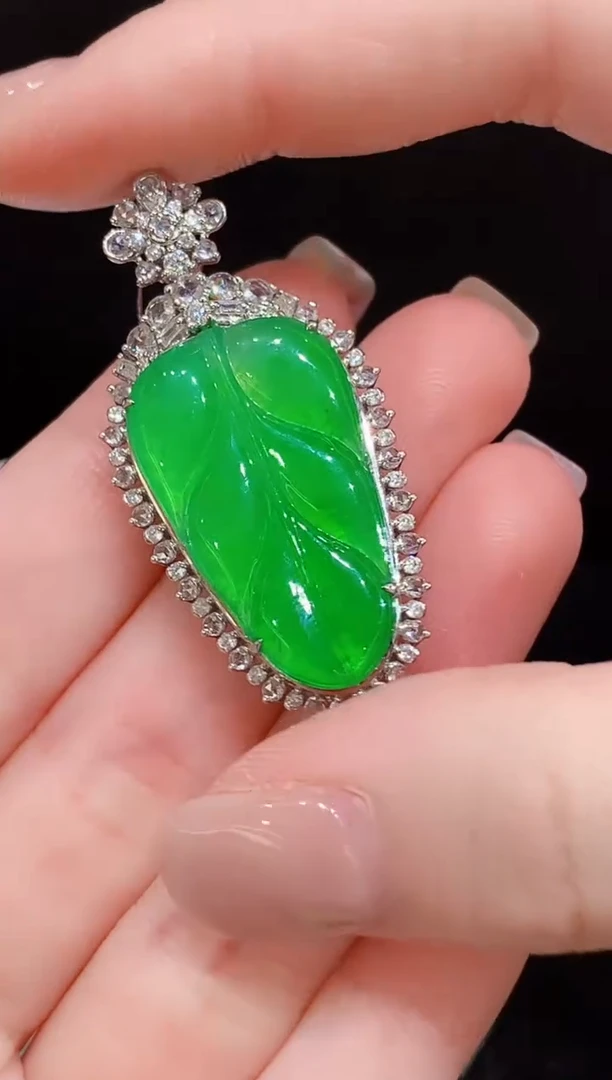 吊坠(不含链)18K金镶嵌翡翠多样性发其一