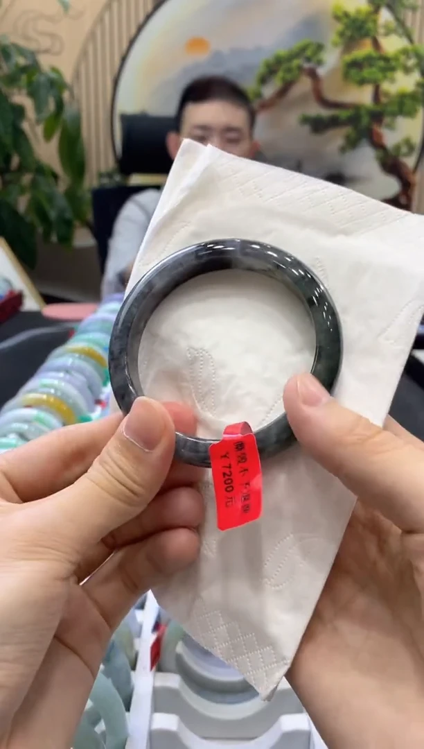 翡翠手镯未镶嵌7903