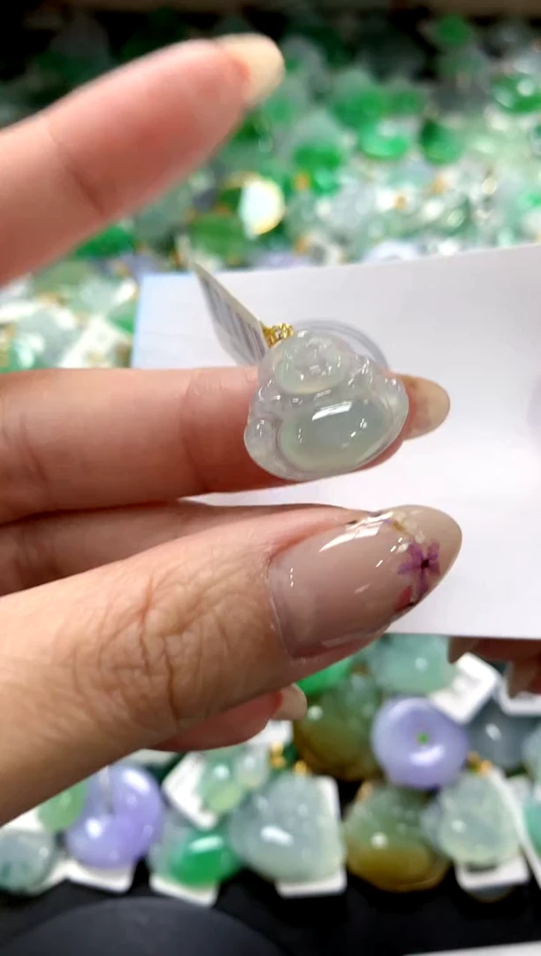 翡翠18K金镶嵌颈饰1111111111111111