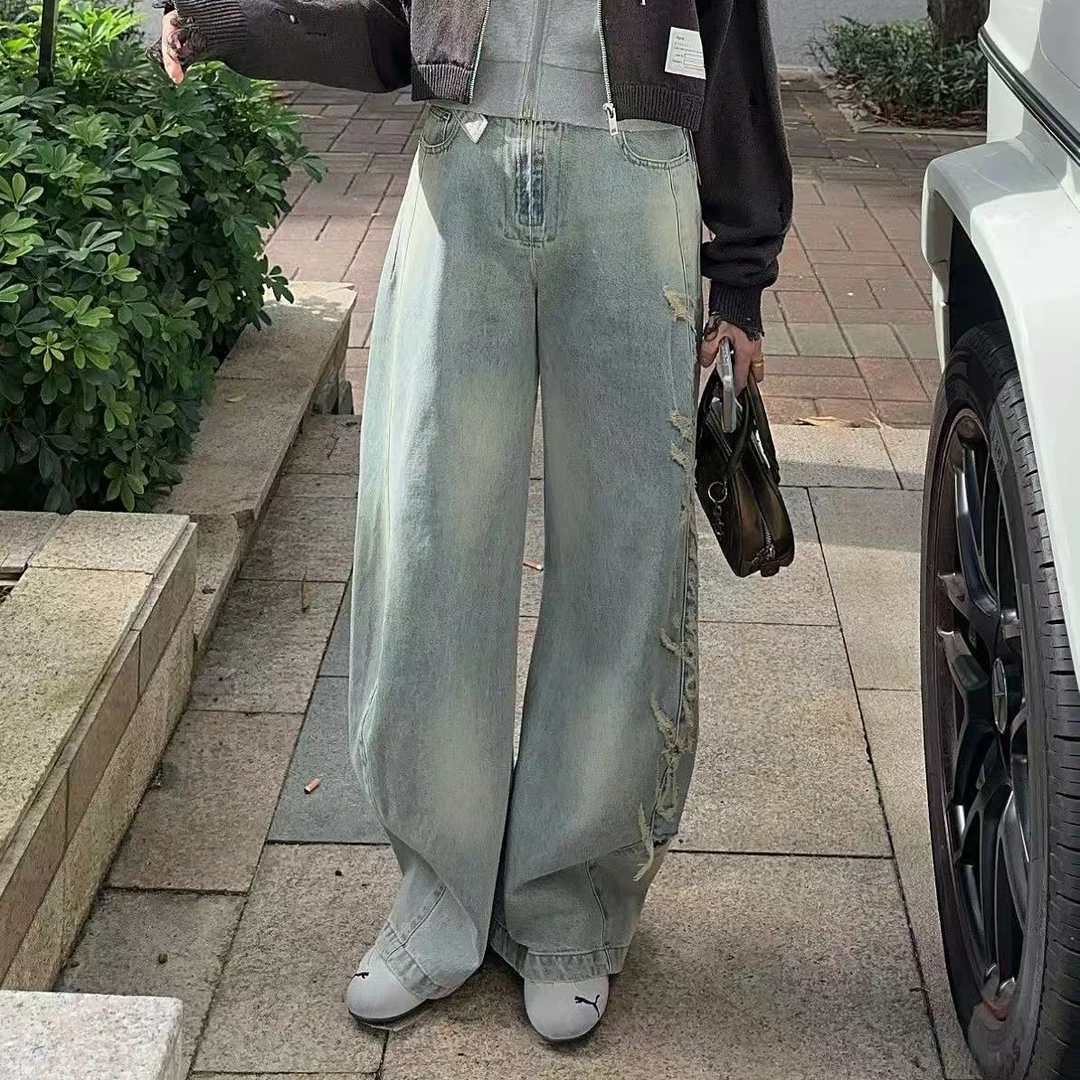 侧腿边破洞牛仔裤