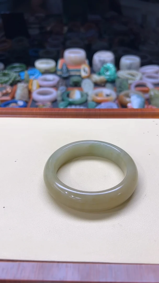 石英质玉手镯未镶嵌五***洒007