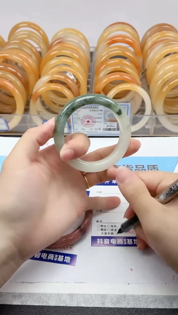 石英质玉手镯未镶嵌52/52