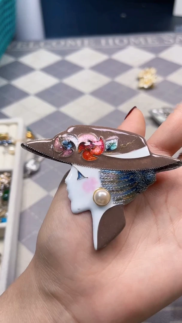 非金属无T****e如图所示时尚饰品