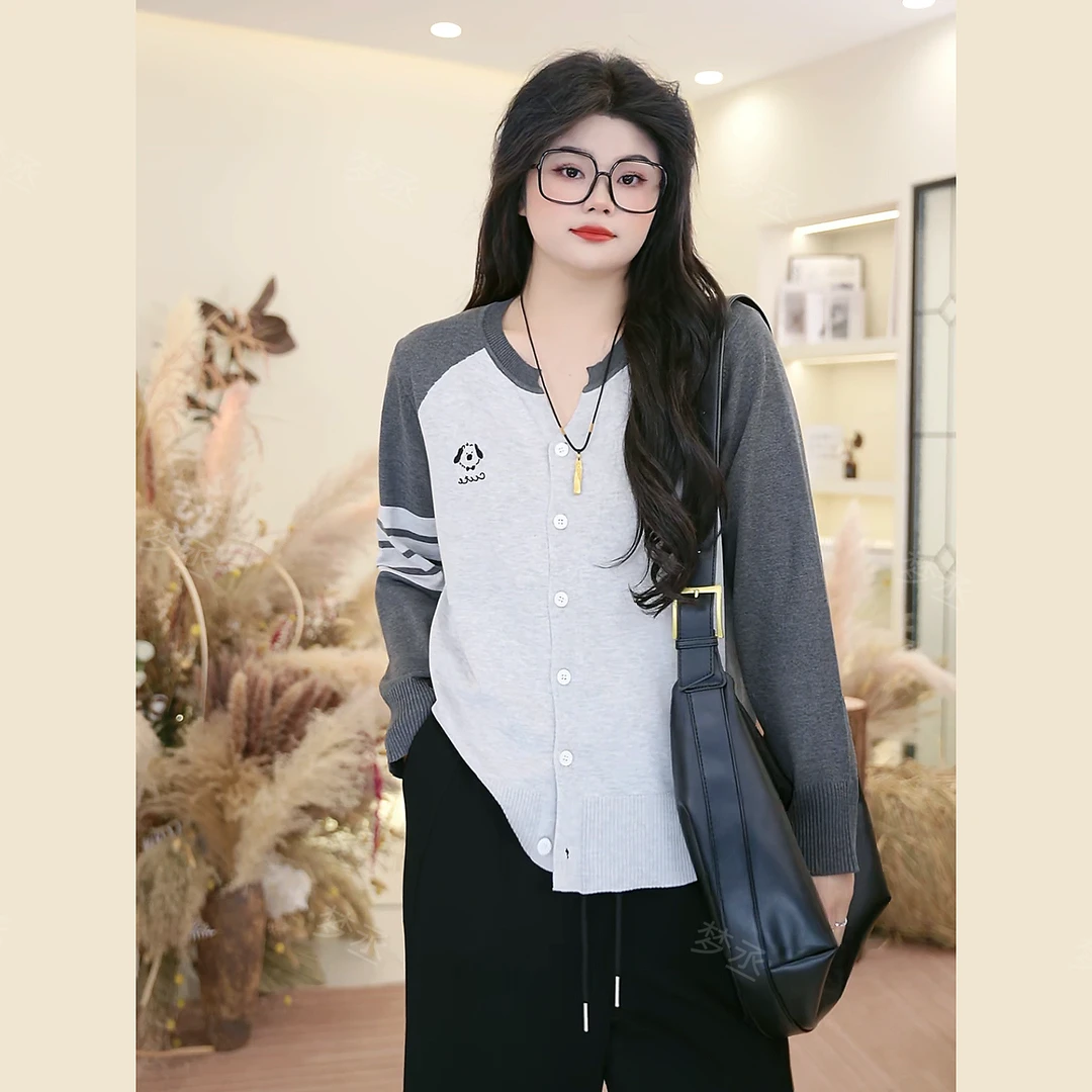 梦丞-秋冬胖mm大码女装V领条纹小狗刺绣减龄宽松显瘦长袖针织衫
