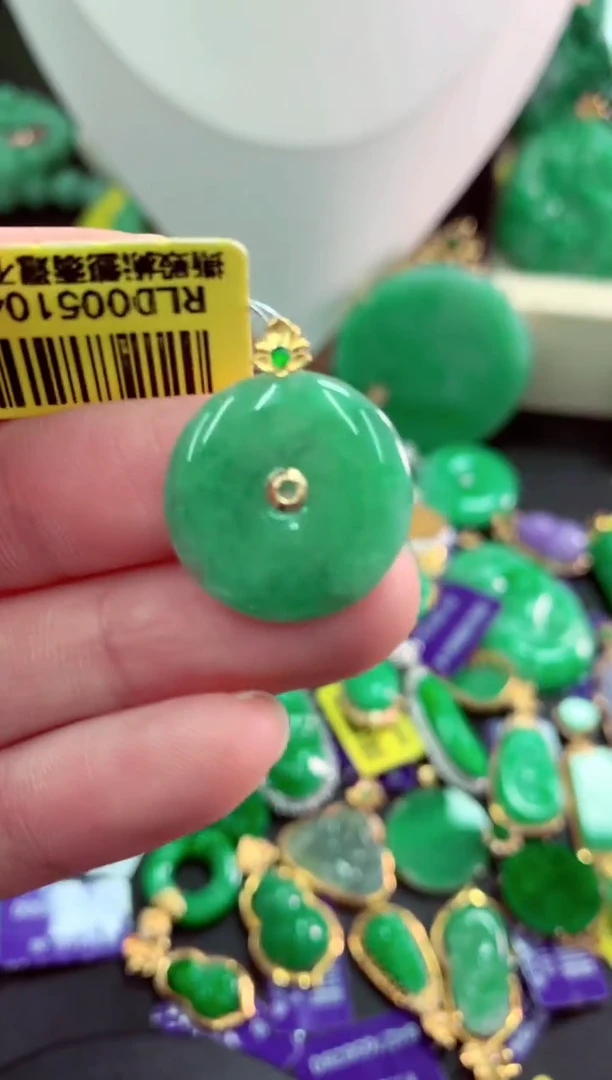 吊坠(不含链)18K金镶嵌翡翠天然缅甸翡翠A货
