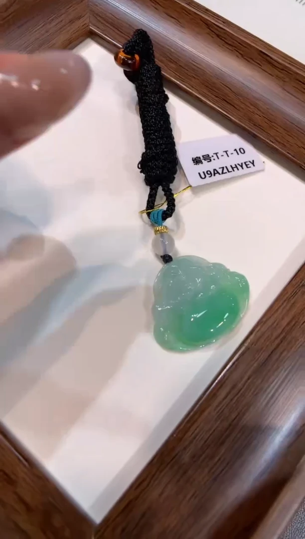 颈饰未镶嵌翡翠佛公