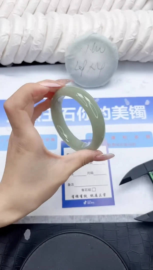 未镶嵌手镯石英质玉157-60