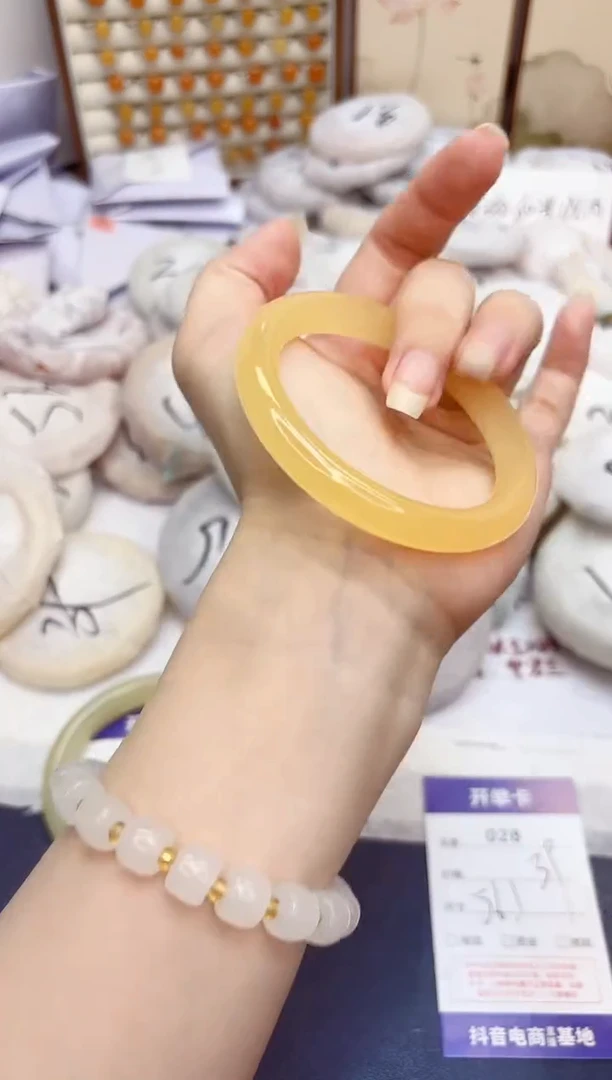 石英质玉手镯未镶嵌28-美人条-圈口56