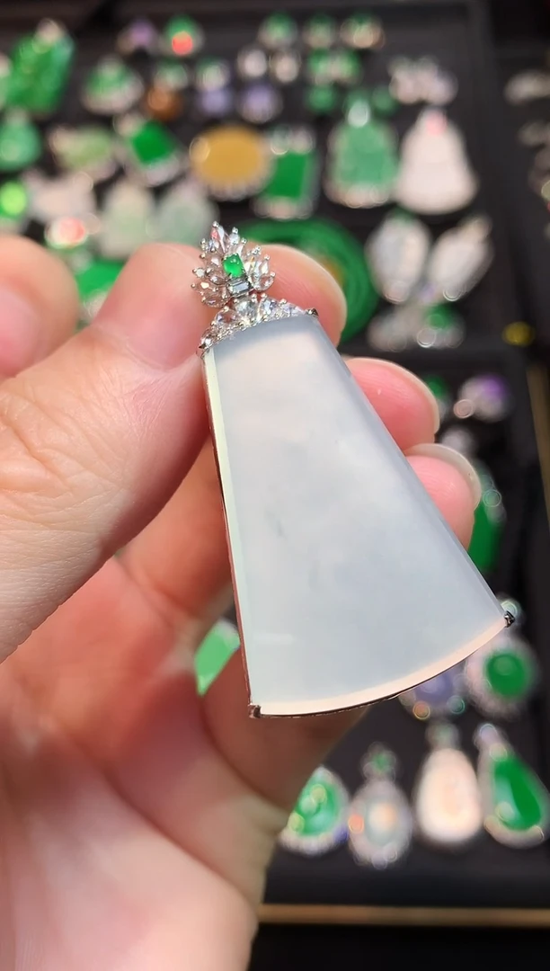 吊坠(赠链)18K金镶嵌翡翠玻璃种无事牌吊坠